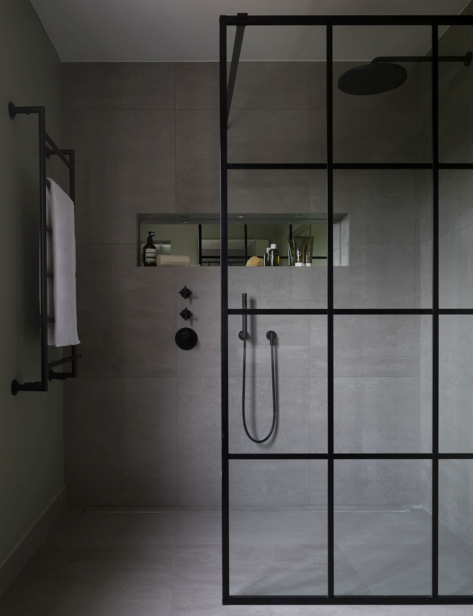 Black Bathroom Design Inspiration
